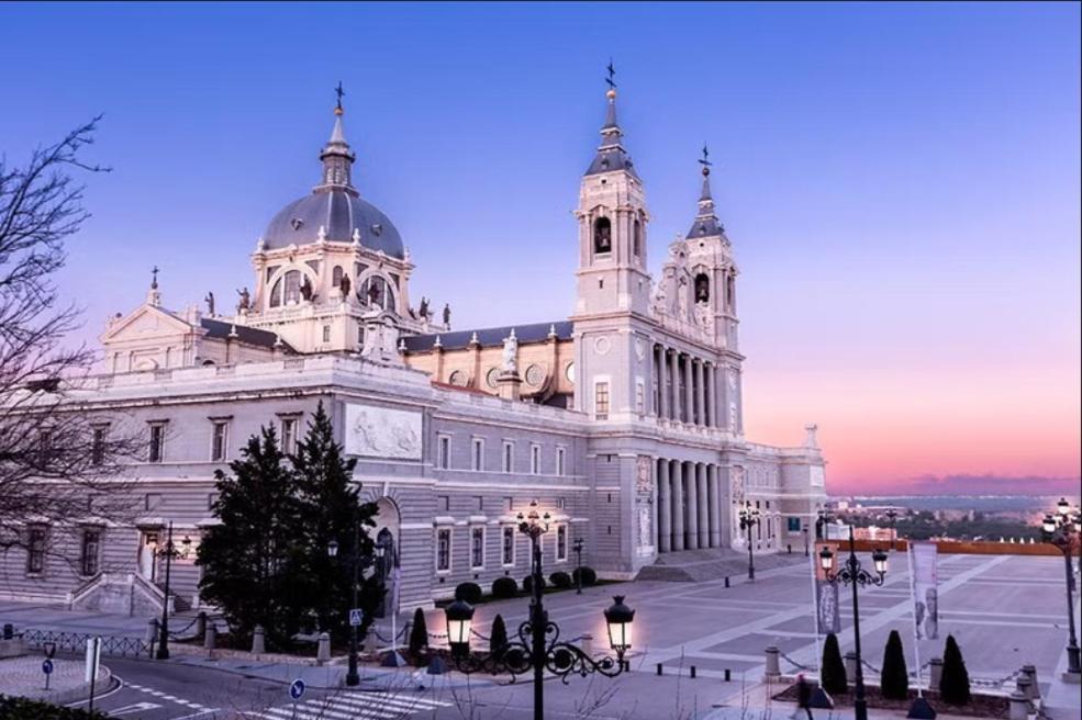 Hostel Puerta Del Angel مدريد المظهر الخارجي الصورة