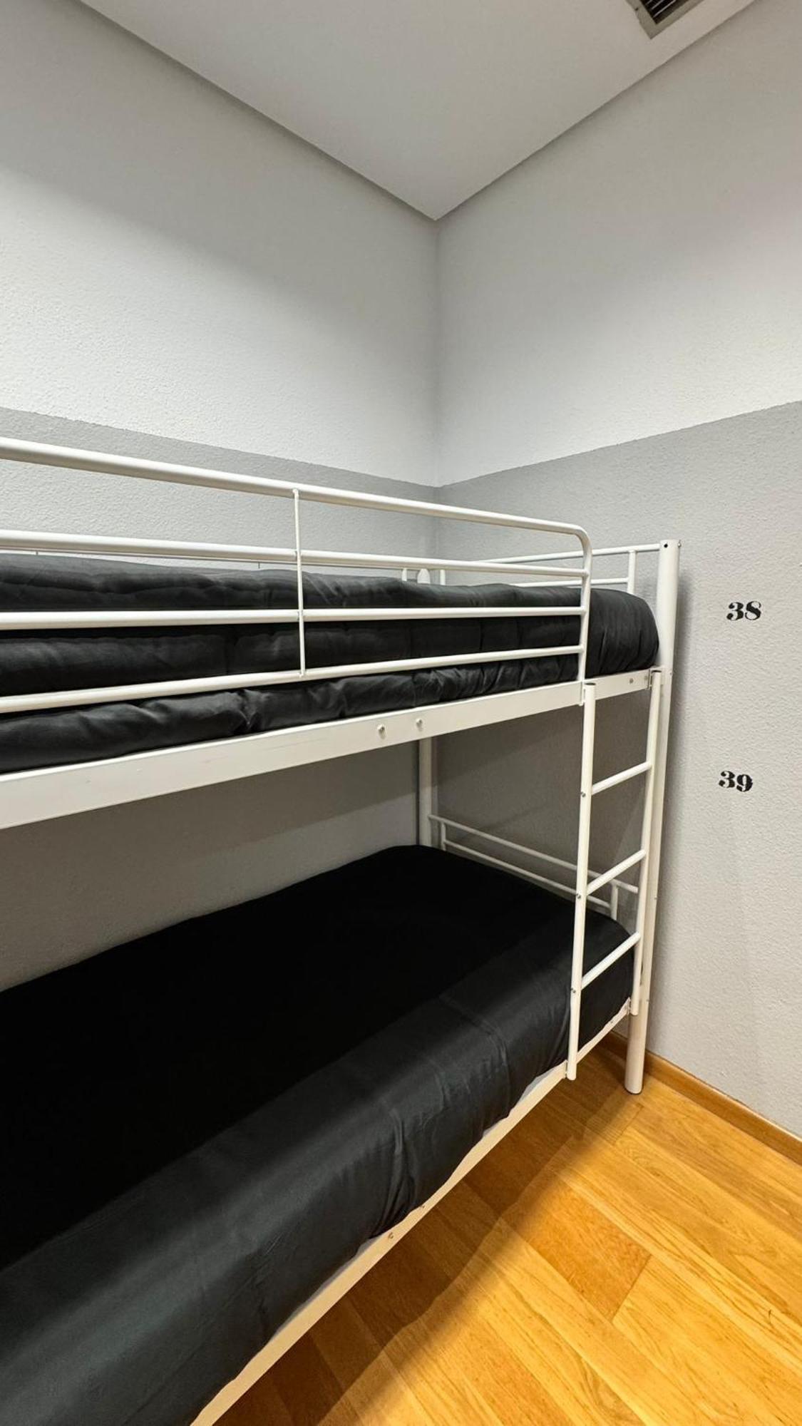 Hostel Puerta Del Angel مدريد المظهر الخارجي الصورة