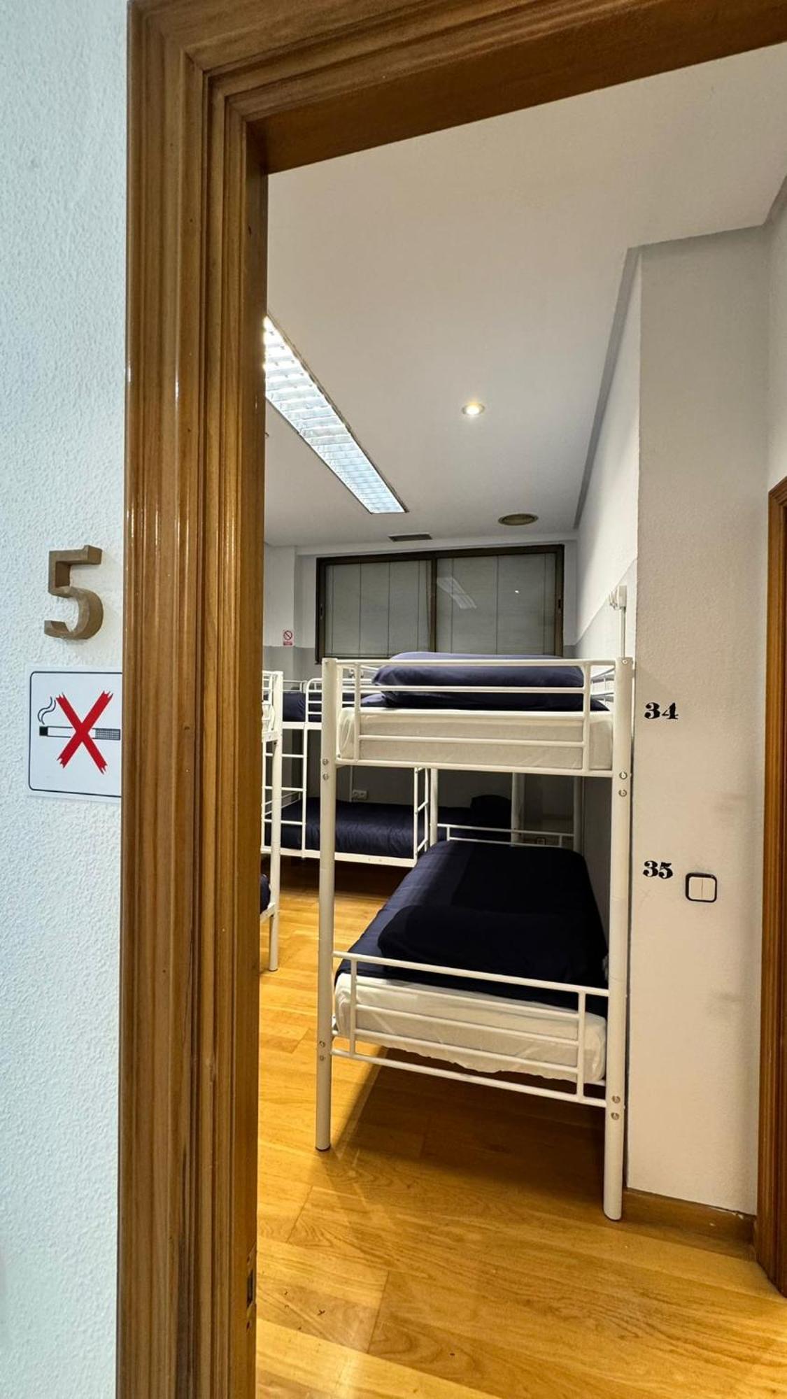 Hostel Puerta Del Angel مدريد المظهر الخارجي الصورة