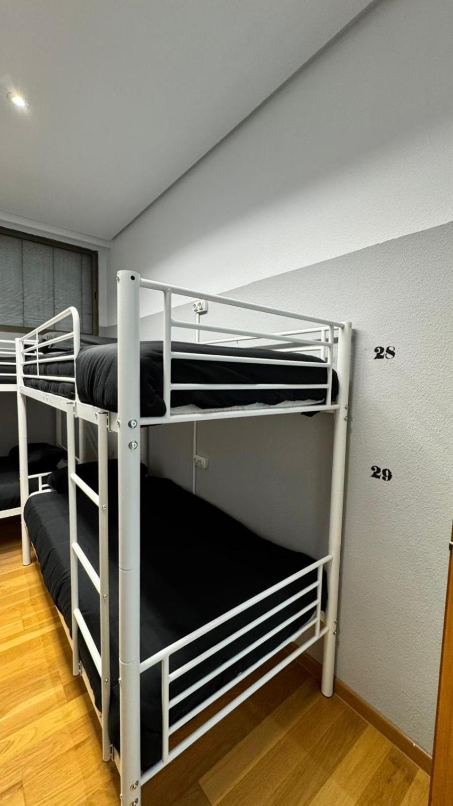 Hostel Puerta Del Angel مدريد المظهر الخارجي الصورة