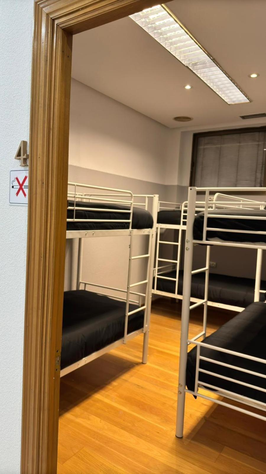 Hostel Puerta Del Angel مدريد المظهر الخارجي الصورة