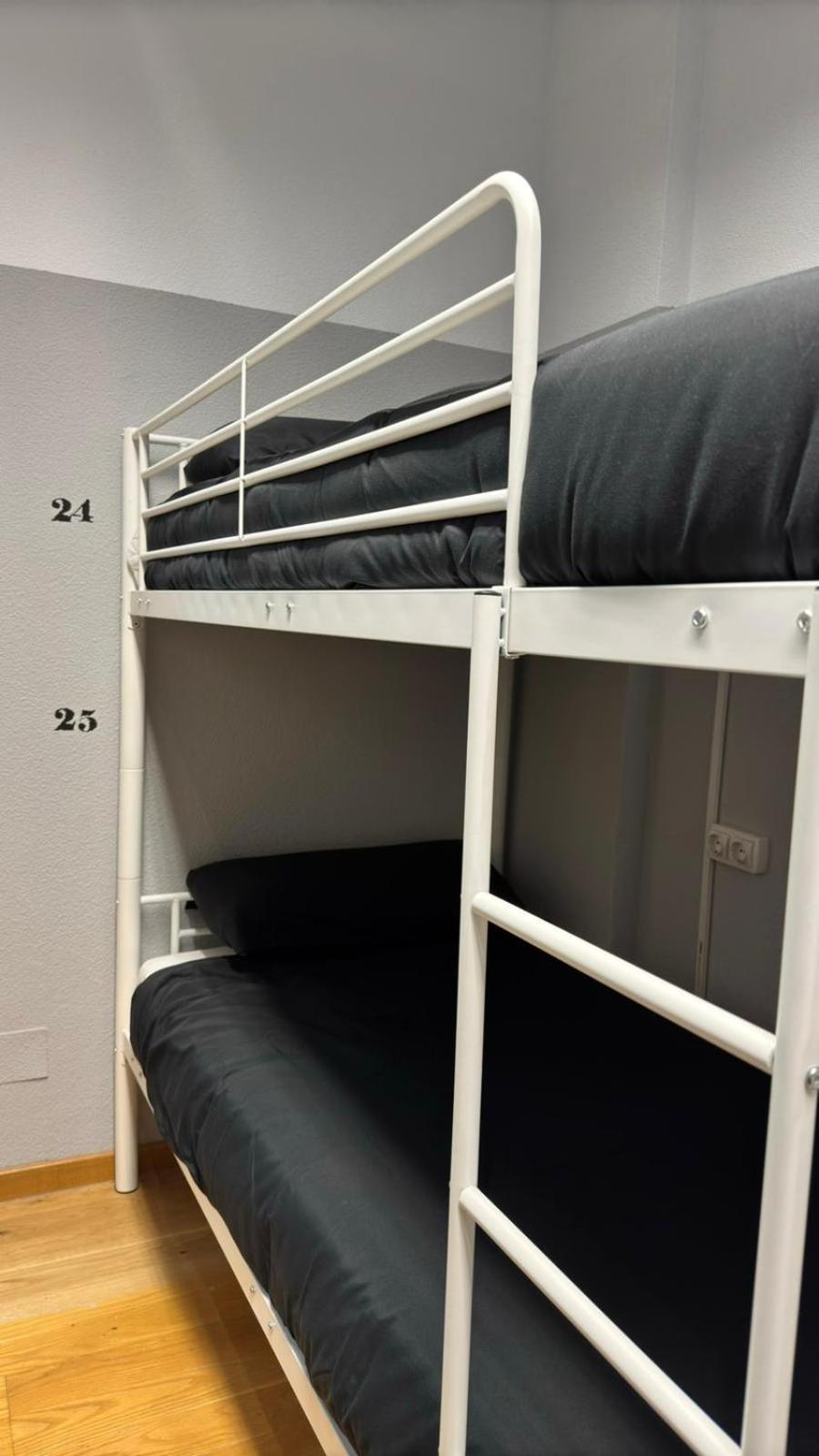Hostel Puerta Del Angel مدريد المظهر الخارجي الصورة