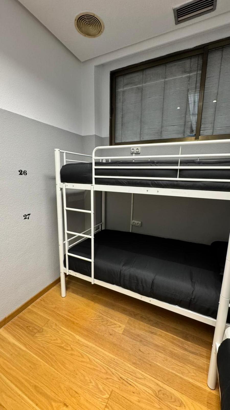 Hostel Puerta Del Angel مدريد المظهر الخارجي الصورة