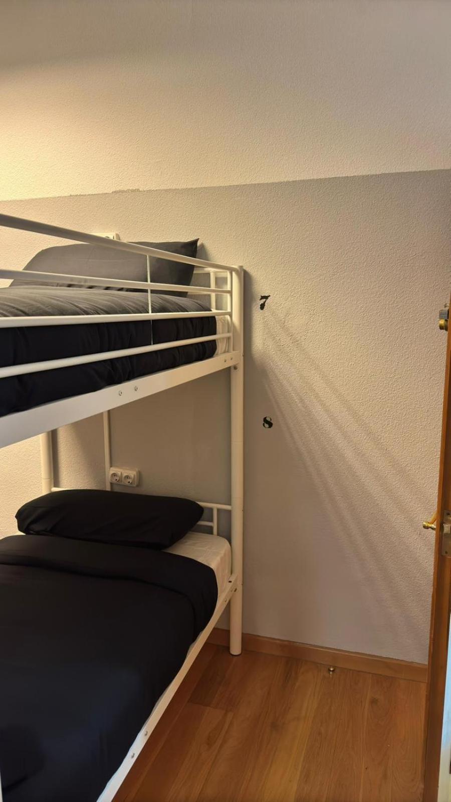 Hostel Puerta Del Angel مدريد المظهر الخارجي الصورة