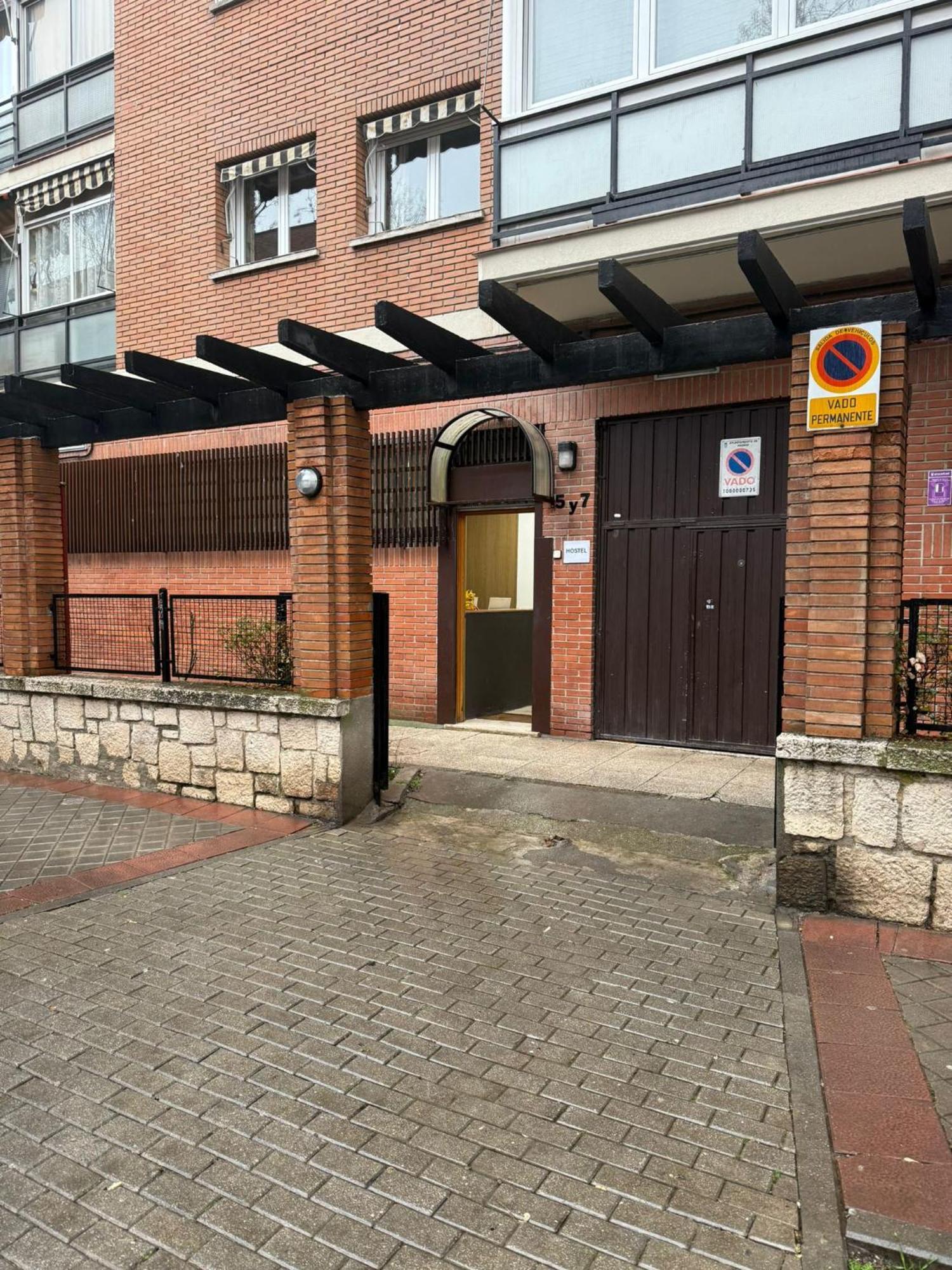 Hostel Puerta Del Angel مدريد المظهر الخارجي الصورة
